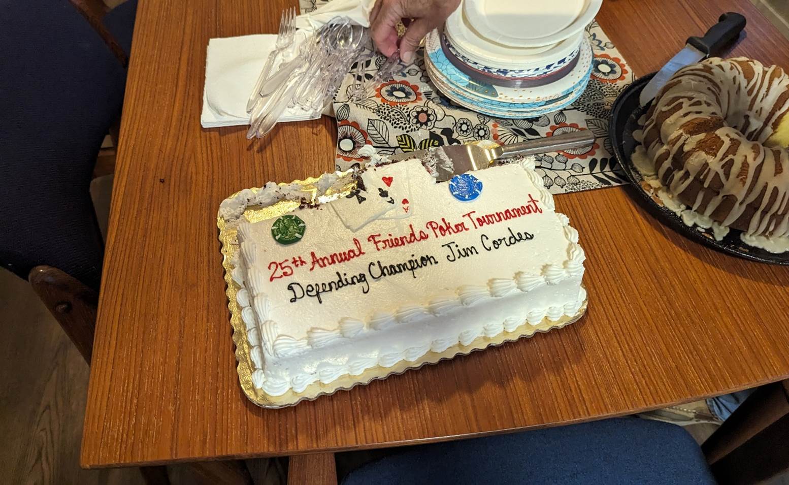 A cake on a table

Description automatically generated